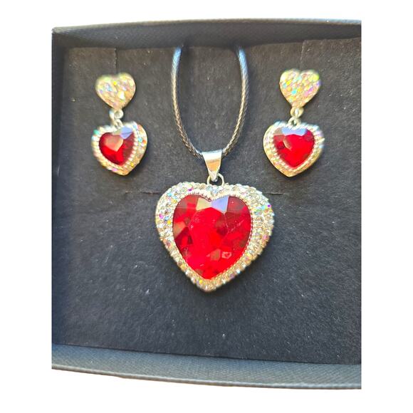 Rubylishious 
Silver set of earrings and pendant red ruby shape with silver pend - Picture 2 of 2